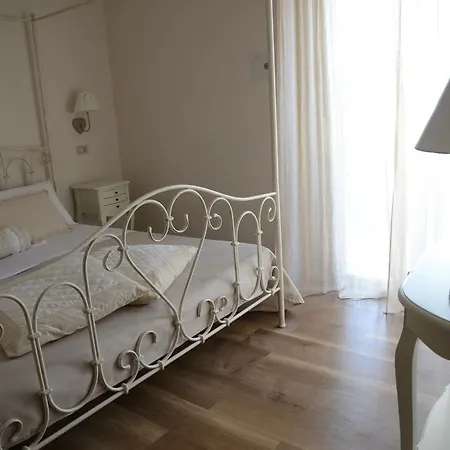 Monique Hotel